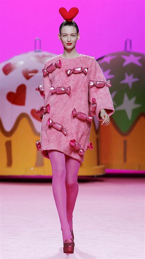 Costumi Agatha Ruiz de la Prada 